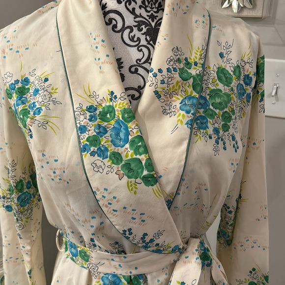 Vintage Dior Nightgown and Robe SetFinal Price Drop!! - Picture 4 of 15